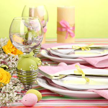 une-decoration-joyeuse-et-coloree-pour-feter-paques.